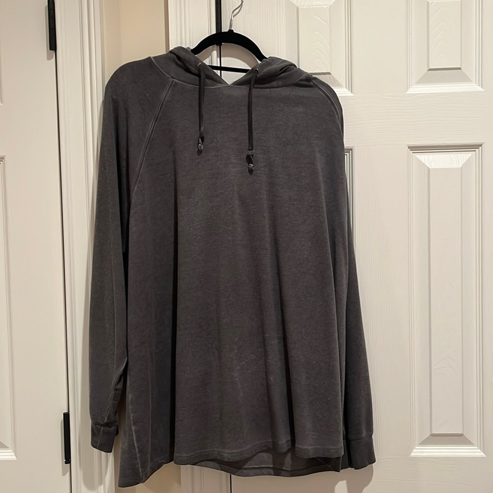 Hooded long sleeve shirt